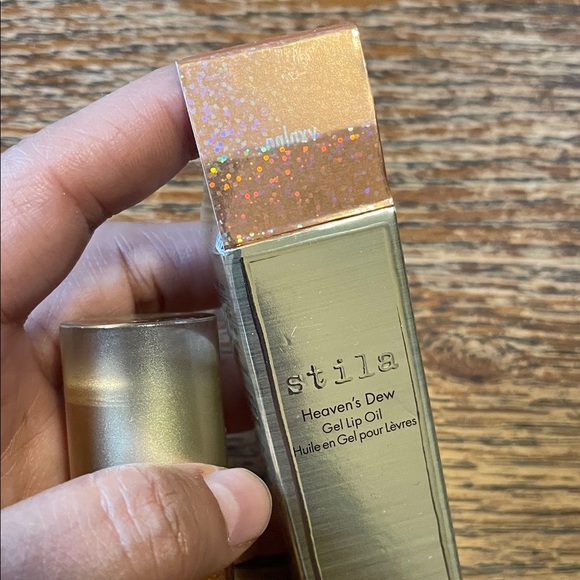 Stila Heaven's Dew Gel Lip Oil in Sparkling Gold - Picture 4 of 4